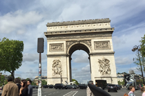 パリ観光,フランスクラシックカー,シトロエン,パリのプライベート観光,パリの貸切観光,パリの車貸切,4 roues sous 1 parapluie,凱旋門